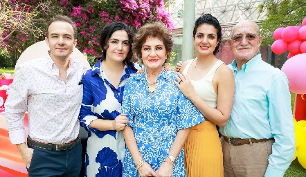  Carlos y María José Velázquez, María Zendejas, Ana Sofía y Carlos Velázquez.