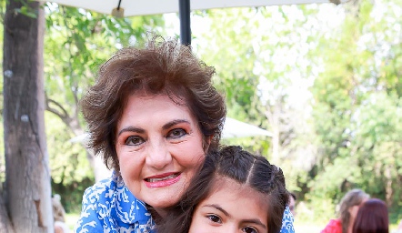  María Zendejas con su nieta Sofía.
