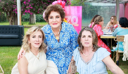  Ana Meade, María Zendejas y Cuata Meade.