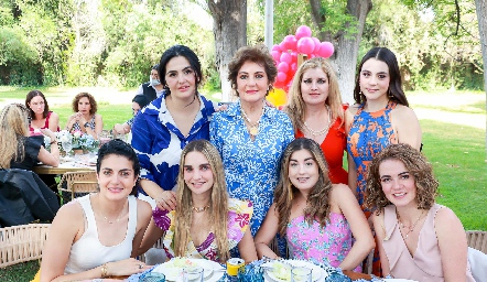  María José Velázquez, María Zendejas, Silvia Foyo, Sigrid Zendejas, Ana Sofía Velázquez, Adelina Zendejas, Silvana Zendejas y Anna Lorca.