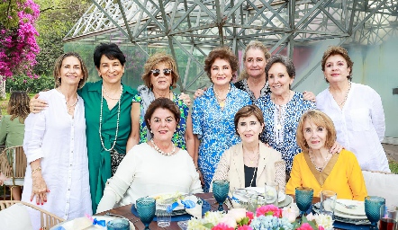  María Zendejas con sus amigas de toda la vida.