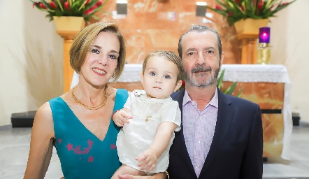  Cristina Barret y Ángel Rivero con su nieto Ernesto.