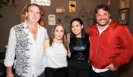  Emilio Heinze, Michelle Zarur, Jessica Torres y Ulises Pérez.