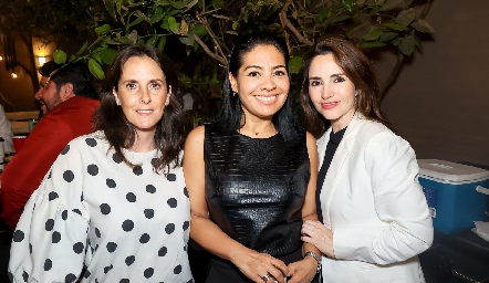  Paola Meade, Jessica Torres y Mariana Avila.