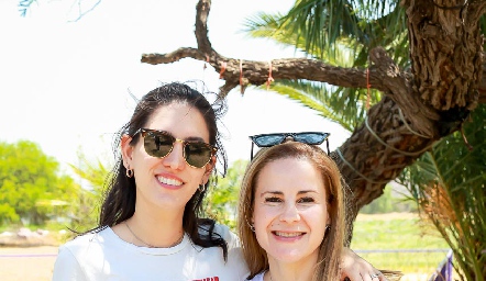  Claudia Díaz de León y Michelle Baeza.