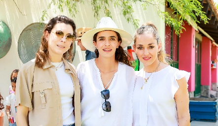  Bety Hernández, Mariana Vivanco y María Torres.