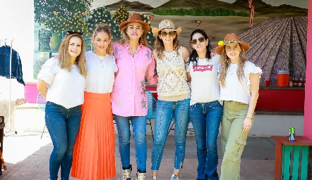 Michelle Baeza, María Torres, Danae Enríquez, Eunice Camacho, Claudia Díaz de León y Fer Pérez.