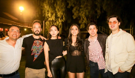  Isa con sus primos Gordoa.