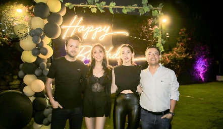  Isa con Yuri, Moni y Clemente.