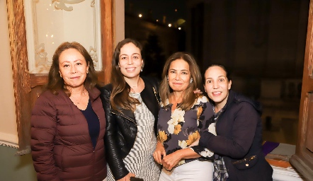  Gloria Acosta, Fer Torres, Patricia Acosta y Sofi Torres.