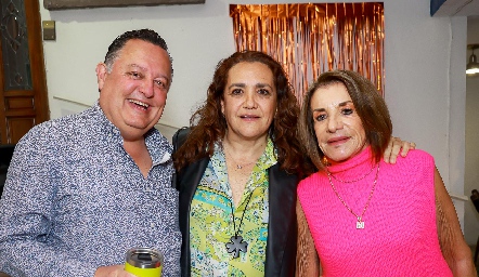  Víctor Hugo de Anda, Martha Elena y Martha Elena Meade.