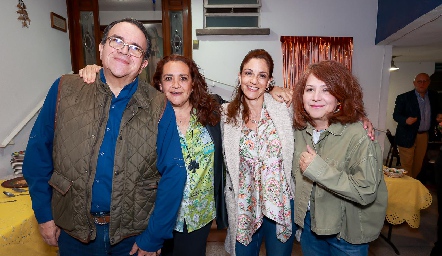  Jesús Medina, Martha Elena Meade, Miriam Sandoval y Coni Valdés.