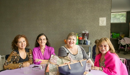  Pilar Castro, Carmen Zapata, Rosy Miller y Patricia.