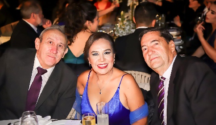  Carlos Medina, Carla Madrigal y Enrique Muñoz.