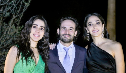  Daniela Lavín, Efraín Barrera e Isa Villanueva.