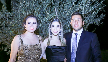  Lorena Madrigal, Paulina Robles y Arnold Tame.