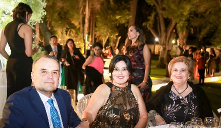  Daniel Medina, Lourdes Del Valle y Marcelle Coulon.