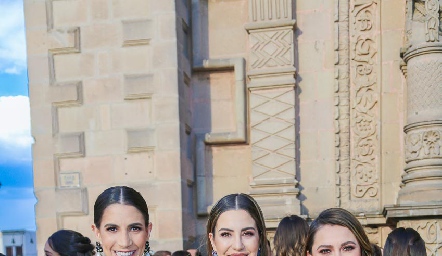  Damas de Honor, Valeria Zúñiga, Paulina Robles y Fernanda Pérez.