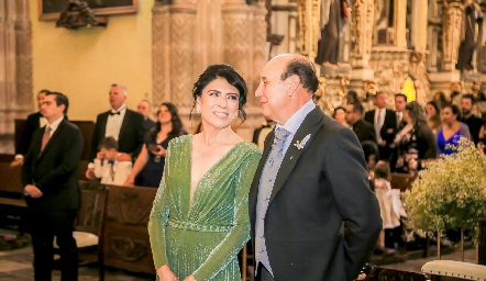  Carolina Aguilar y Ricardo Medina, papás de la novia.