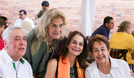 Alfonso Grageda, Paty Carrillo y Cristina Carrillo.