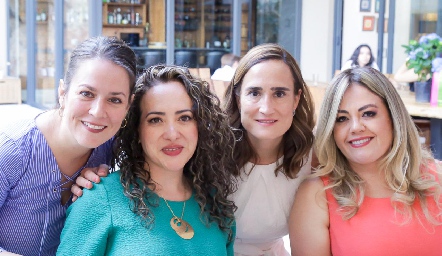  Daniela Mendizábal, Mónica Saucedo, Luza González y Celeste Gámez .