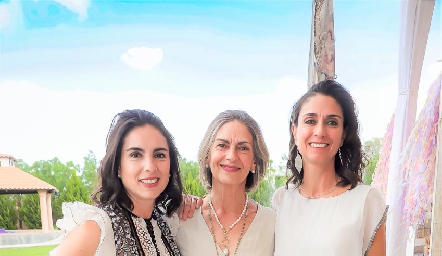  Pelusa y Anel Ávila con su mamá Maru Borbolla.