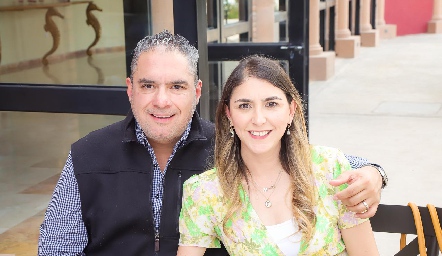  Eduardo García y Fernanda Valdes.