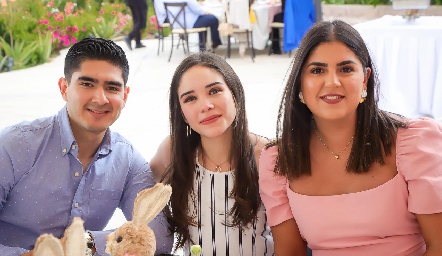  Héctor Solís, Carla Villalpando y Sofía Perafán.