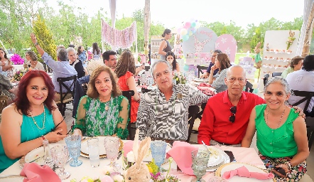  Leticia Nieto, Margarita Alfaro, Adrián Alfaro, José Alfaro y María Luisa.