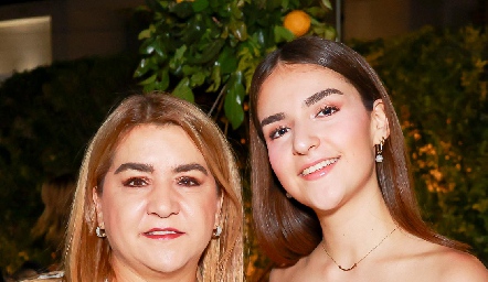  Carmenchu y Claudia.