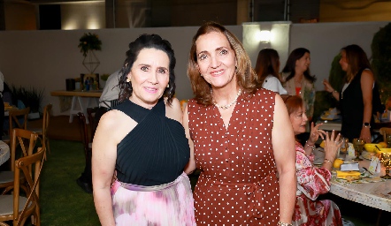  Lula López y Mónica Alcalde.