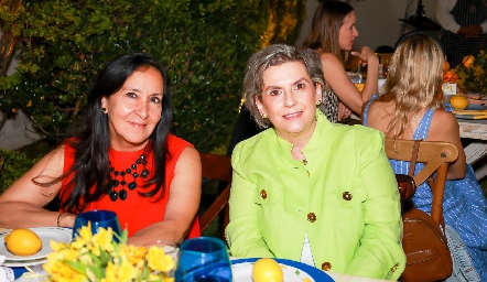  Guadalupe Salinas y Gaby Portillo.
