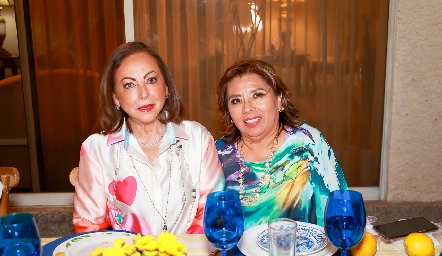  Rebeca Konishi y Carmelita Vázquez.