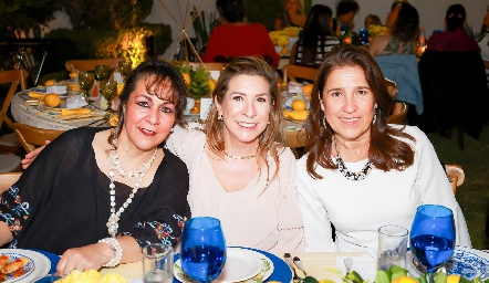  Lila González, Lorena González y Verónica Rangel.