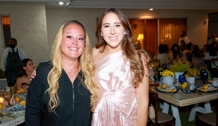  Jessica Torres y Diana Olvera.