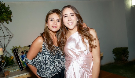  Lorena Navarrete y Diana Olvera.