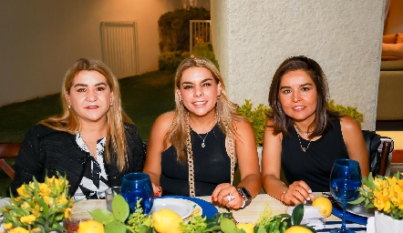  Carmenchu, Maribel y Lorena.