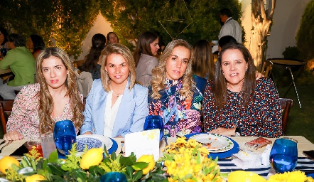  Chela, Montse, Mónica y Pilar Torres.