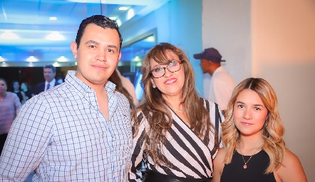  Daniel Sánchez, Claudia Ramírez y Claudia Sánchez.