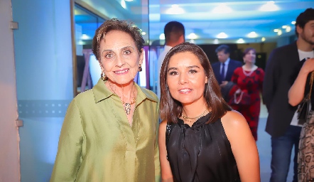  Toyita de Villalobos y Lorena Torres.