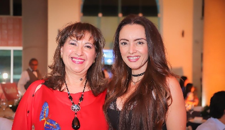  Claudia de la Costa y Patricia Rodríguez.