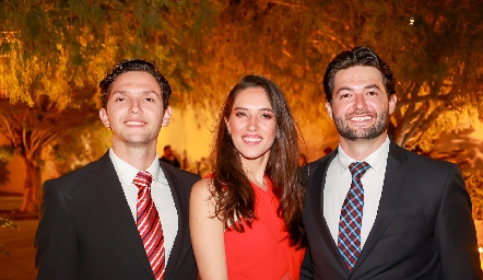  Salvador, Valeria y Oscar Rangel.
