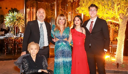 Marcia Rodríguez, Guillermo Rodríguez, Tita Aranda, Joanna y Jerónimo Rodríguez.