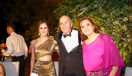  Noemí, Samuel y Lourdes Hernández.