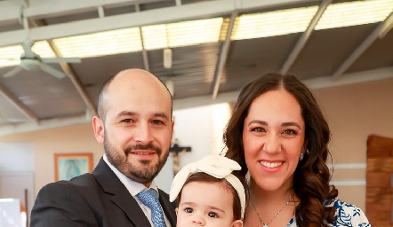  Alberto de Paz y Alexandra Garelli con su hija Marina.