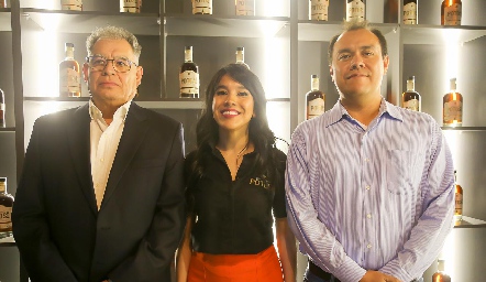  Carlos Labastida, Diana Juárez y Luis Martínez.