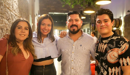  Sara González, Andrea Rivera, Gilberto García y Manuel Gomez.