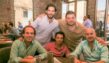  Chef Jaime Abaroa y los socios .