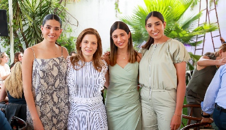  Pepi Tobías, Magdalena Aldrete, Isa y María Paula Tobías.
