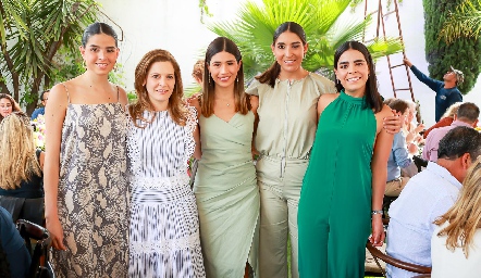  Pepi Tobías, Magdalena Aldrete, Isa, María Paula y Marily Tobías.
